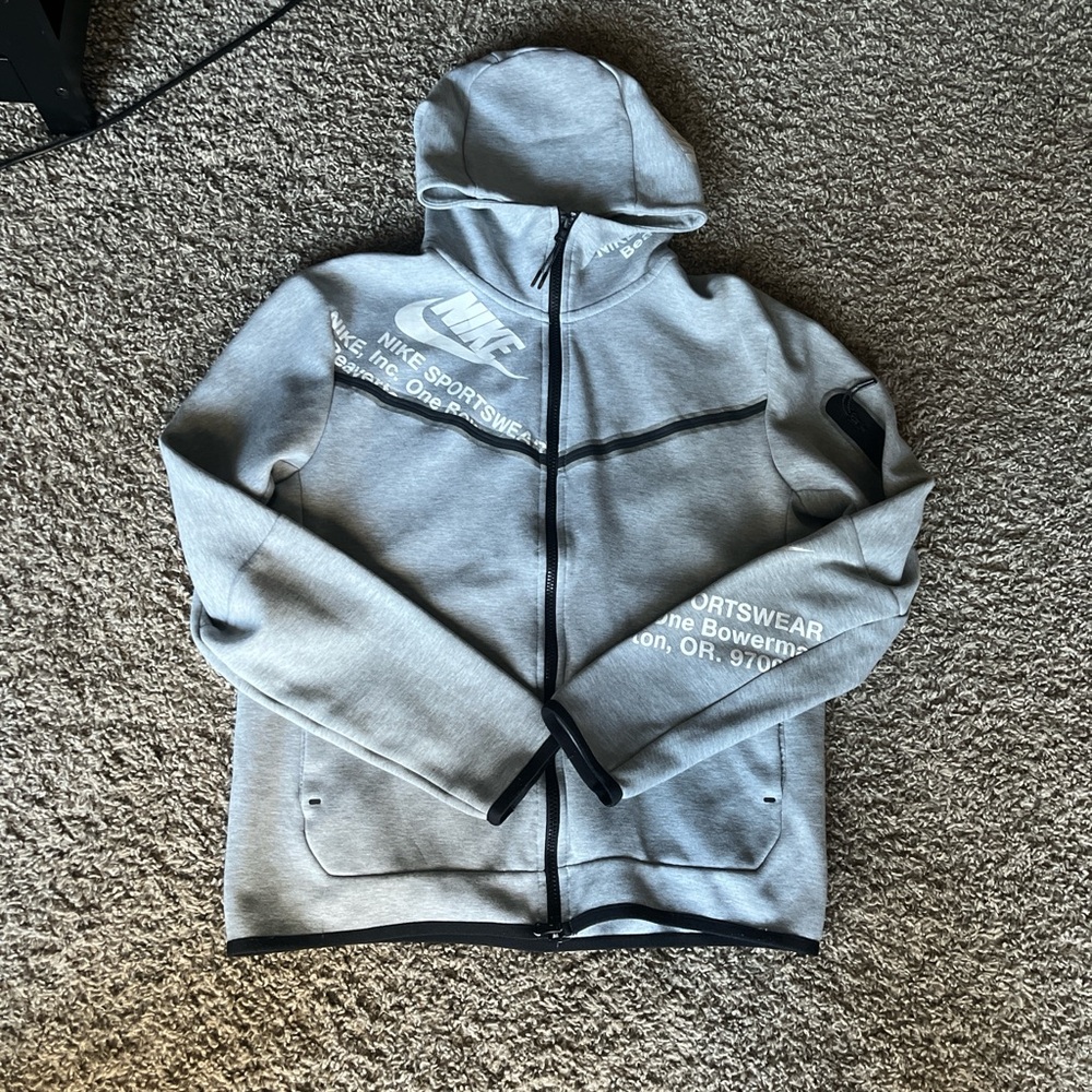 Grey Nike tech